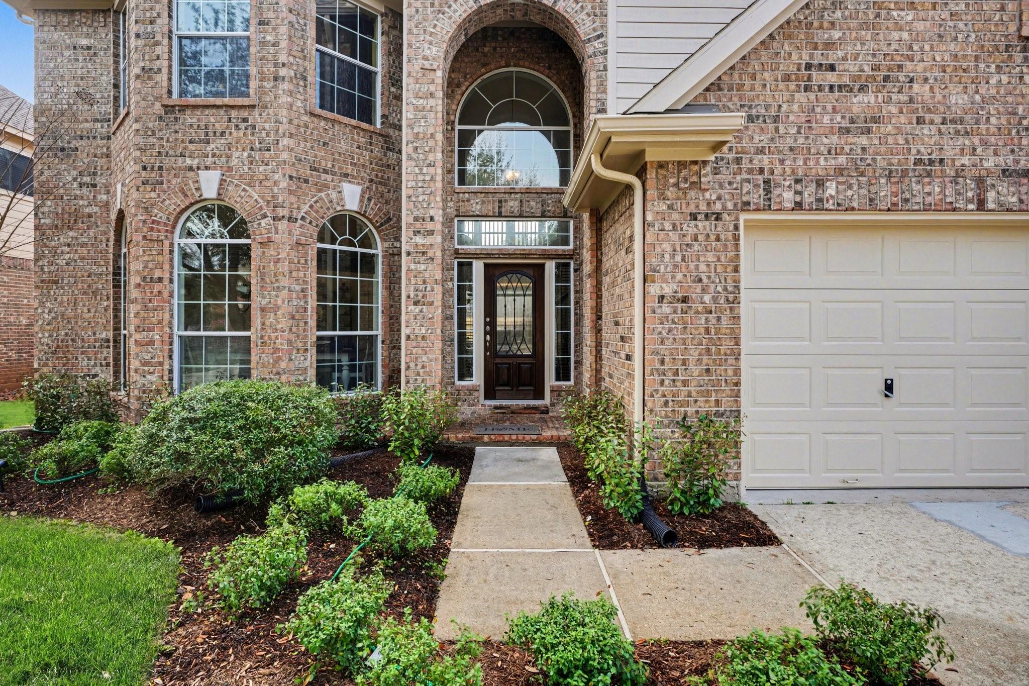 806 Dawn Ridge Way