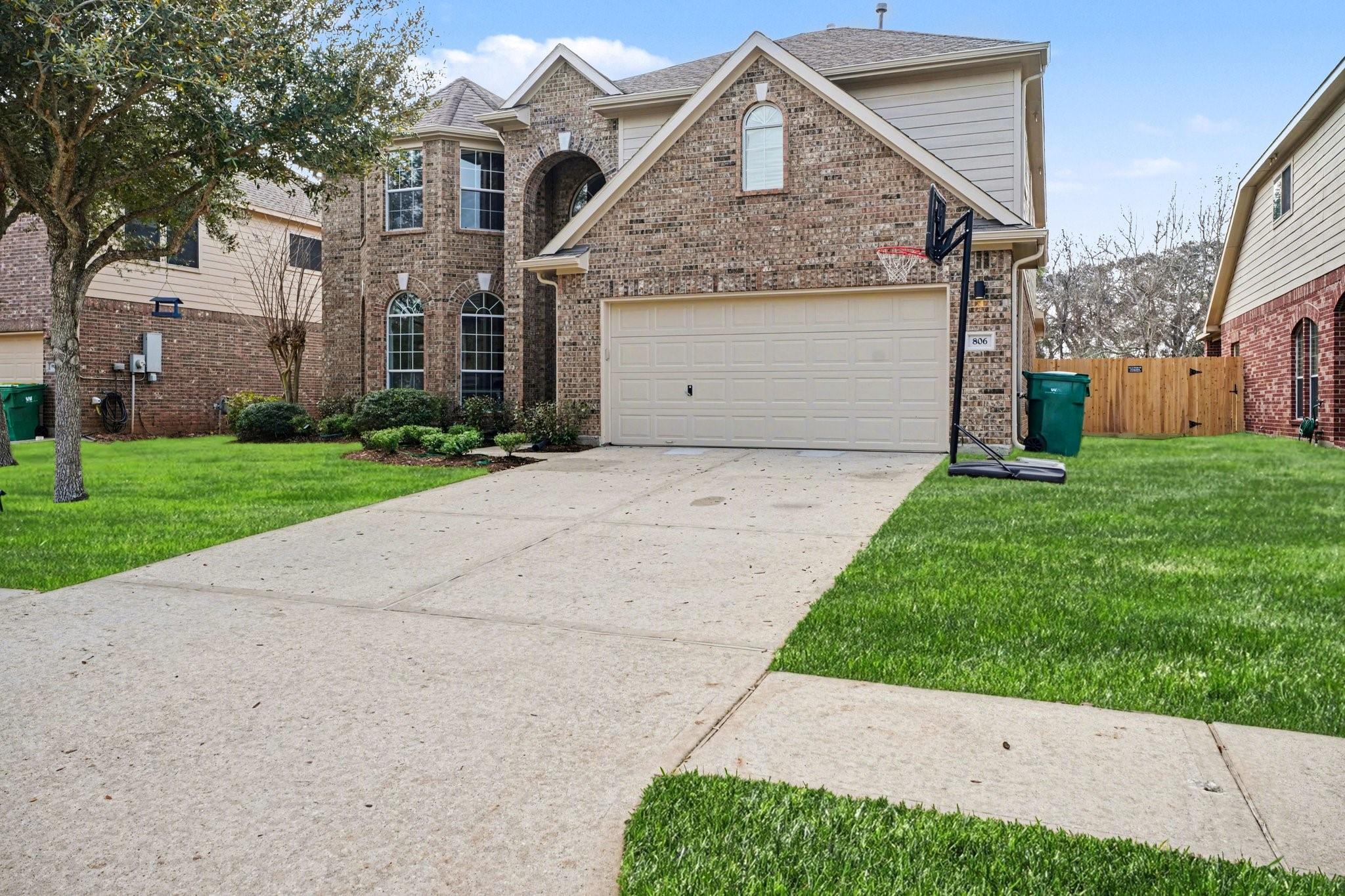 806 Dawn Ridge Way