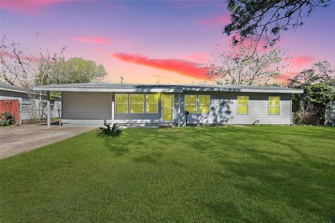 Photo of 804 23rd Avenue N, Texas City, TX 77590 (MLS # 38229184)