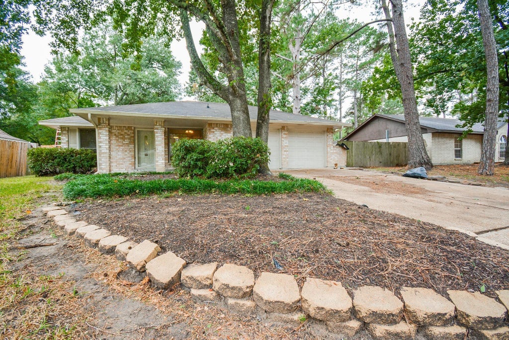 Photo of 2506 Meandering Trail, Houston, TX 77339 (MLS # 83102376)