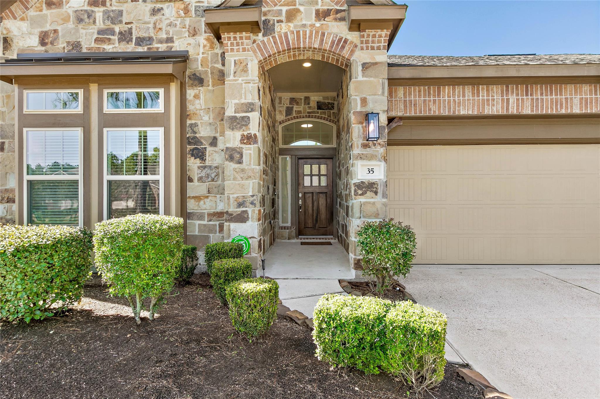 35 E Wolf Cabin Circle
