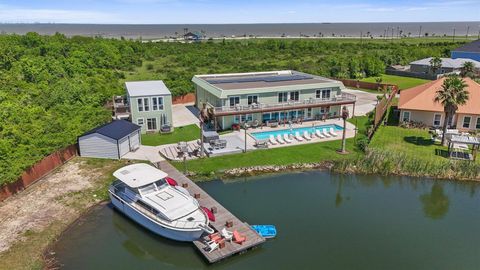 Apartment For Sale - 230 Debbie Lane<br/> San Leon, TX 77539