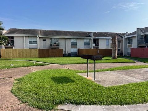 Photo of 1950 Spenwick Drive #340, Houston, TX 77055 (MLS # 78914503)