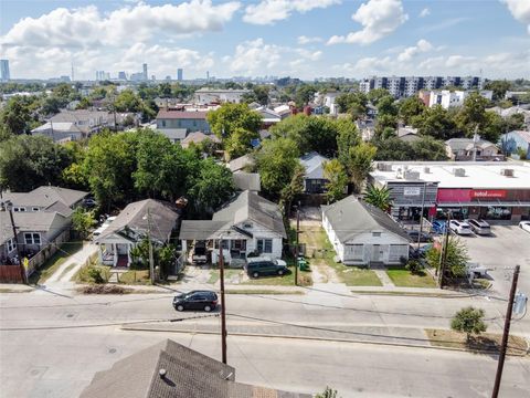 Photo of 2403 Fulton Street, Houston, TX 77009 (MLS # 10727648)