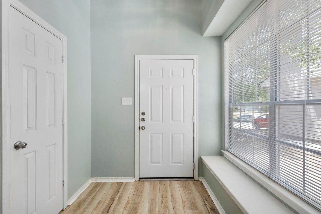 Photo of 98 E Stedhill Loop, The Woodlands, TX 77384 (MLS # 63308825)