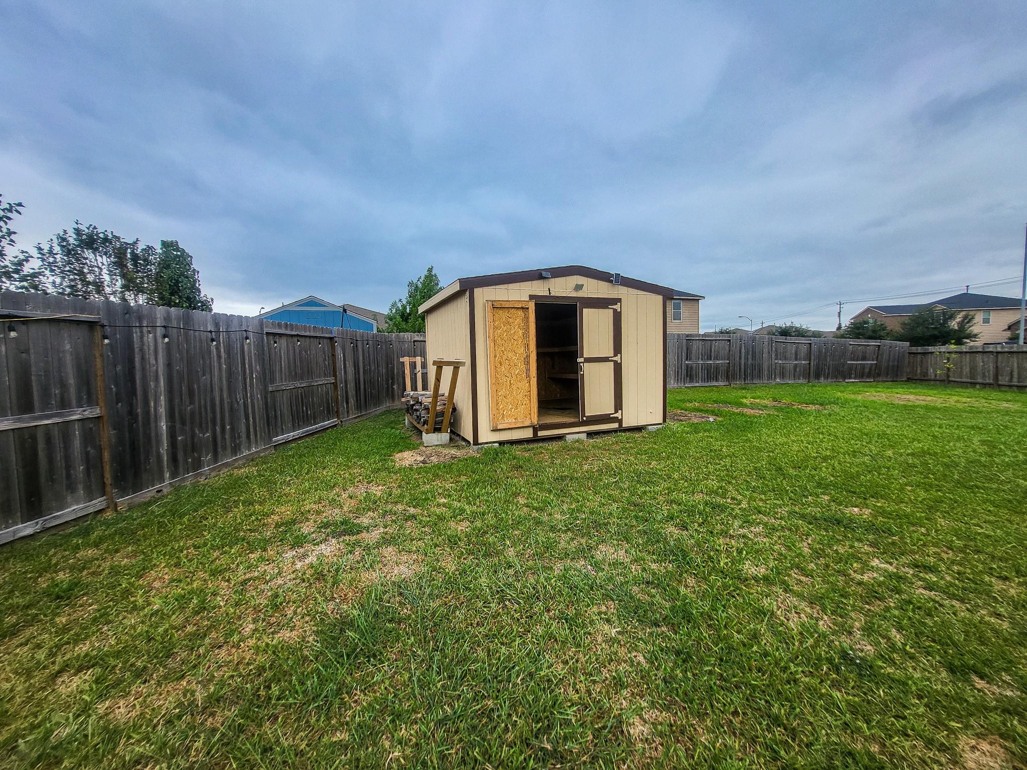 6902 Iris Court