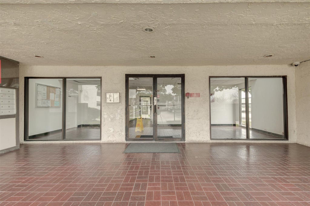 Photo of 3045 Walnut Bend Lane #25, Houston, TX 77042 (MLS # 44725893)