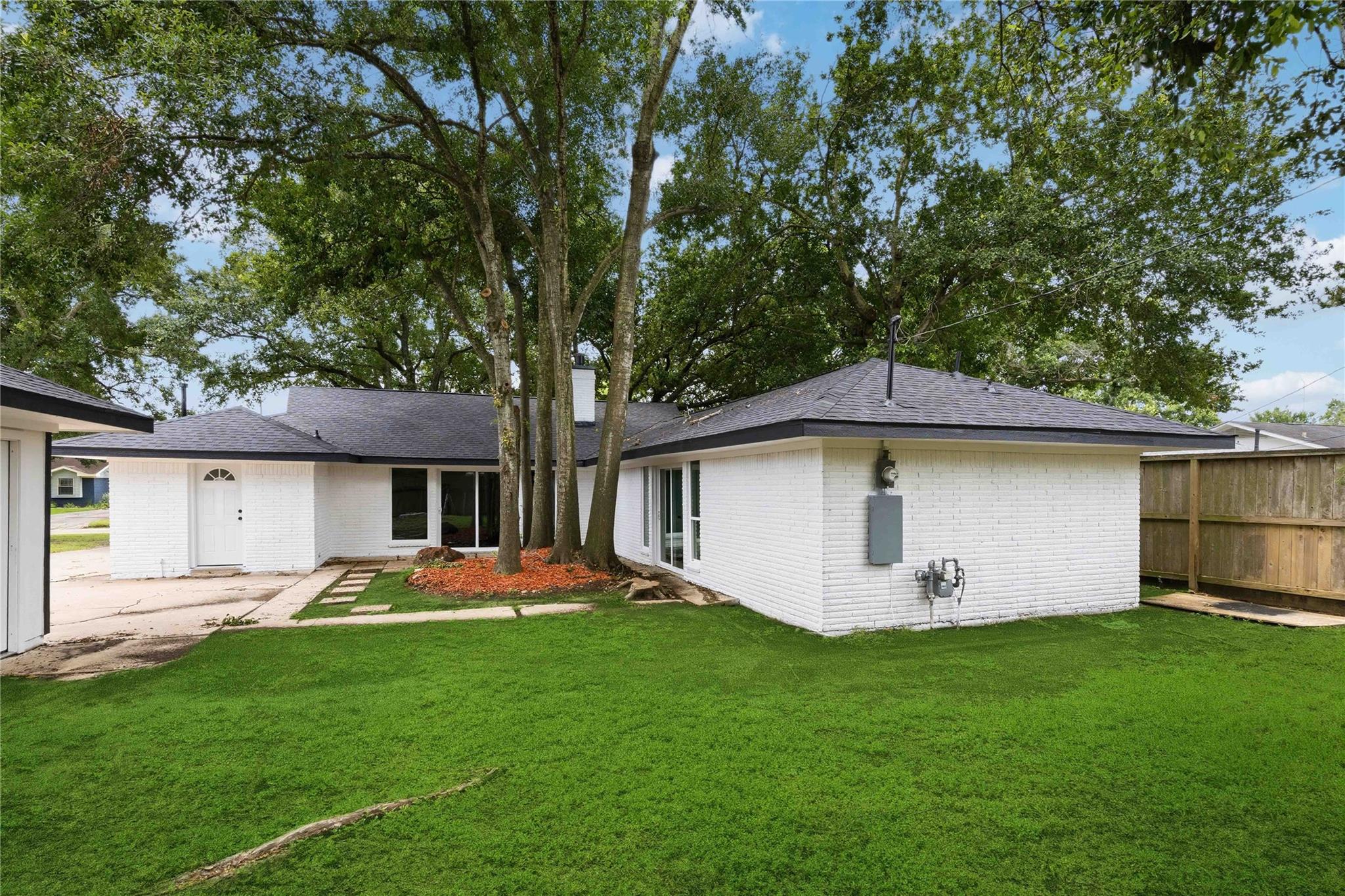 5446 Loch Lomond Drive