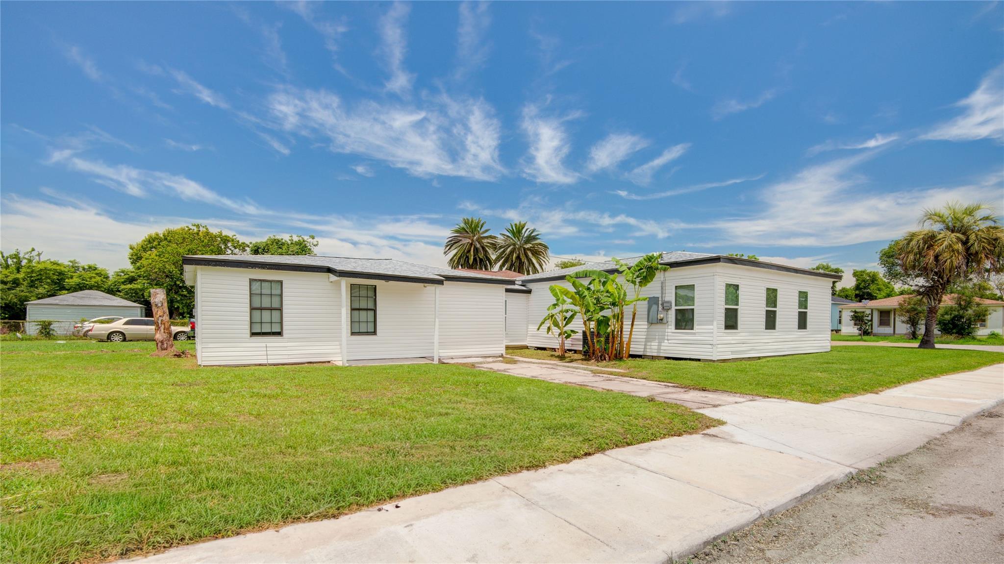 1203 W 6th Street