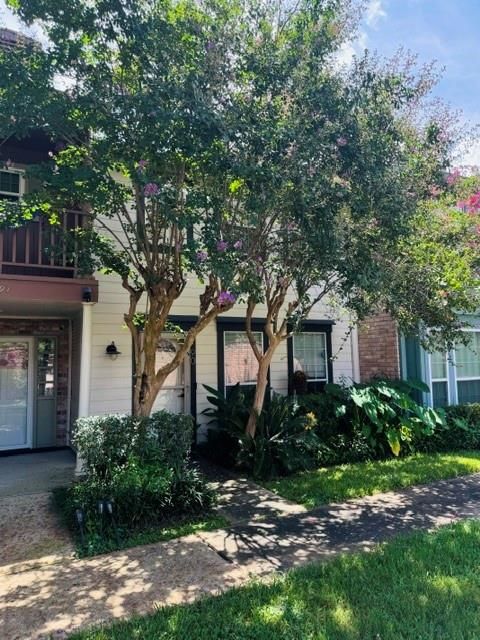 Townhouse For Sale - 5800 Lumberdale Road #90<br/> Houston, TX 77092