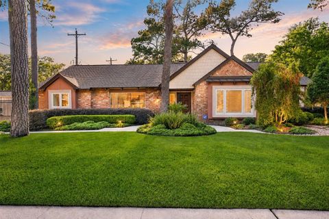 Photo of 4615 Golf Drive, Houston, TX 77018 (MLS # 31308274)