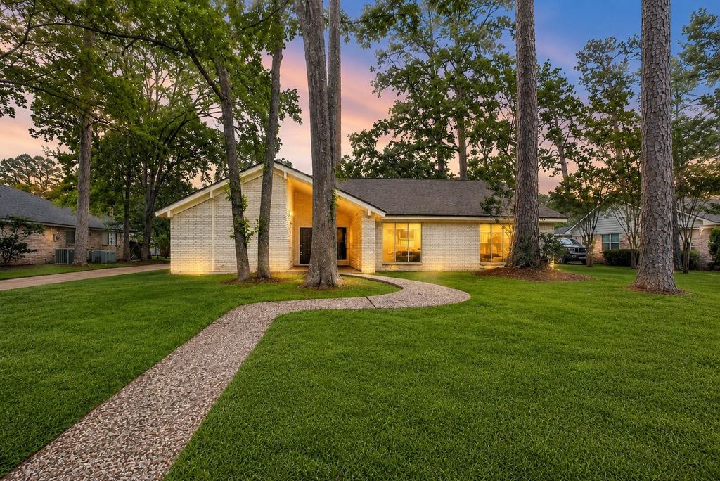 Photo of 1927 Hidden Creek Drive, Kingwood, TX 77339 (MLS # 74096816)