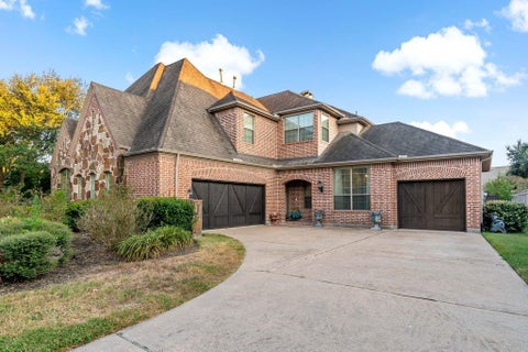 Photo of 22 Waters Lake Boulevard, Missouri City, TX 77459 (MLS # 37816013)