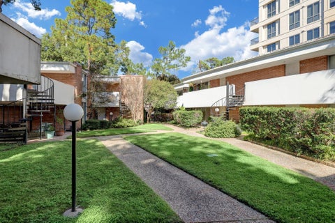 Photo of 513 S Post Oak Lane #5206, Houston, TX 77056 (MLS # 10658531)