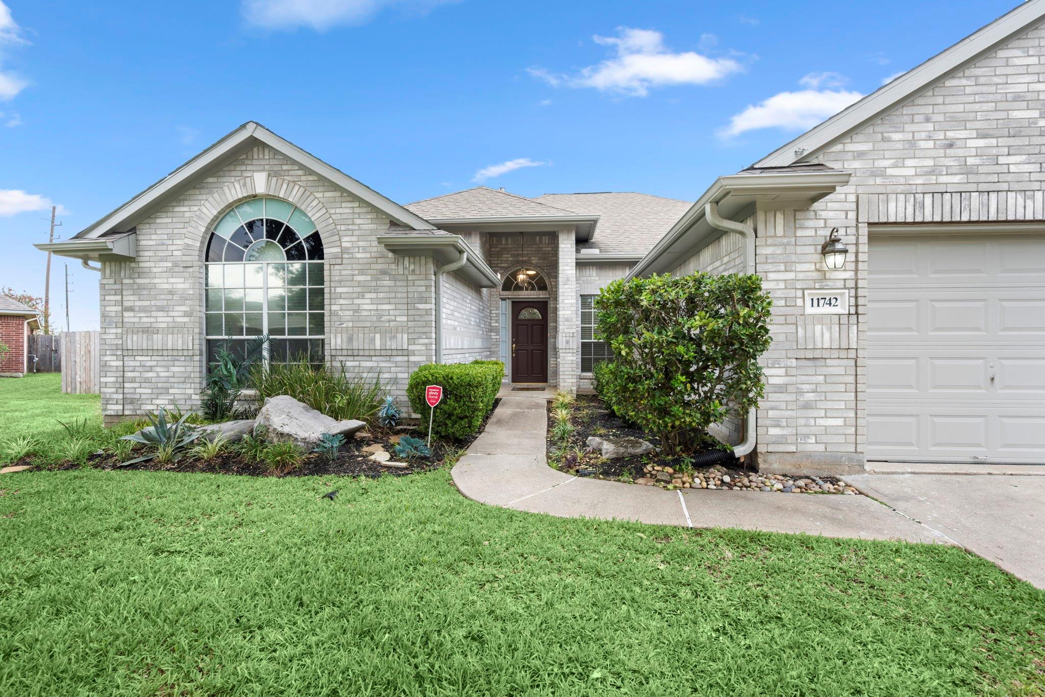 11742 Pinos Altos Drive