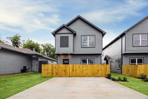 Photo of 978 Marjorie Street #1, Houston, TX 77088 (MLS # 20727580)