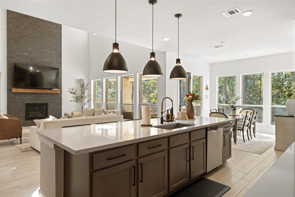 Photo of 161 Harbour Hills Court, Conroe, TX 77318 (MLS # 19745968)