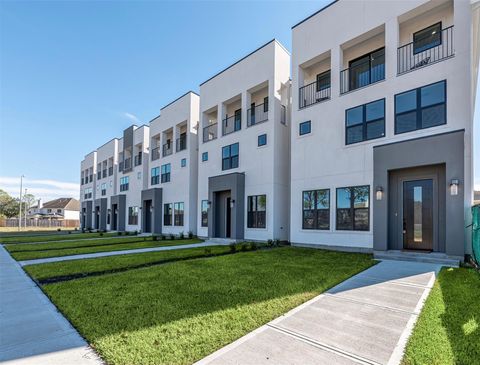 Photo of 15000 S Richmond Avenue #5, Houston, TX 77082 (MLS # 31718270)