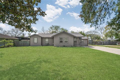 Photo of 2602 Dupont Street, Pasadena, TX 77503 (MLS # 18736366)