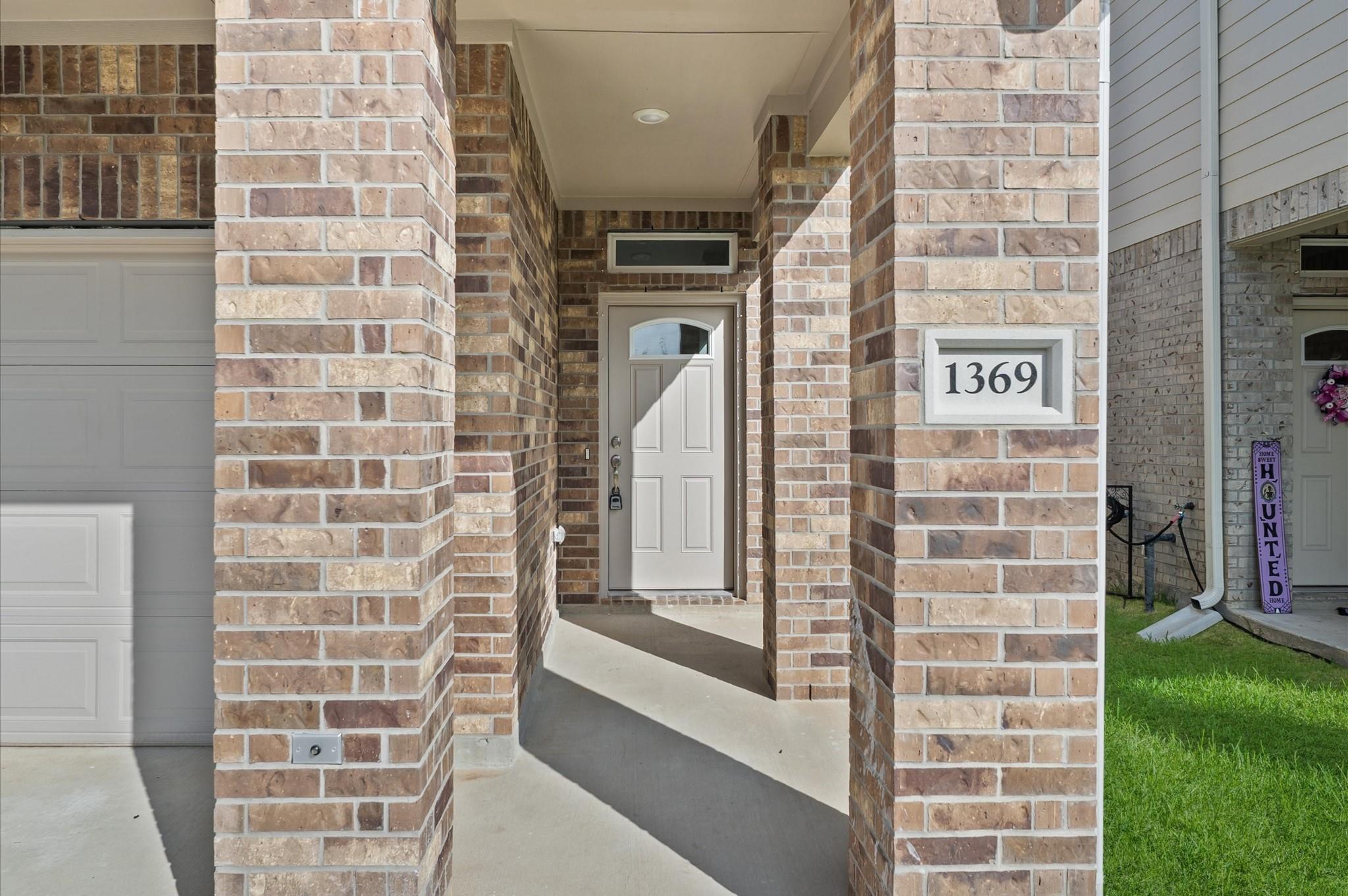 1369 Mixander Way
