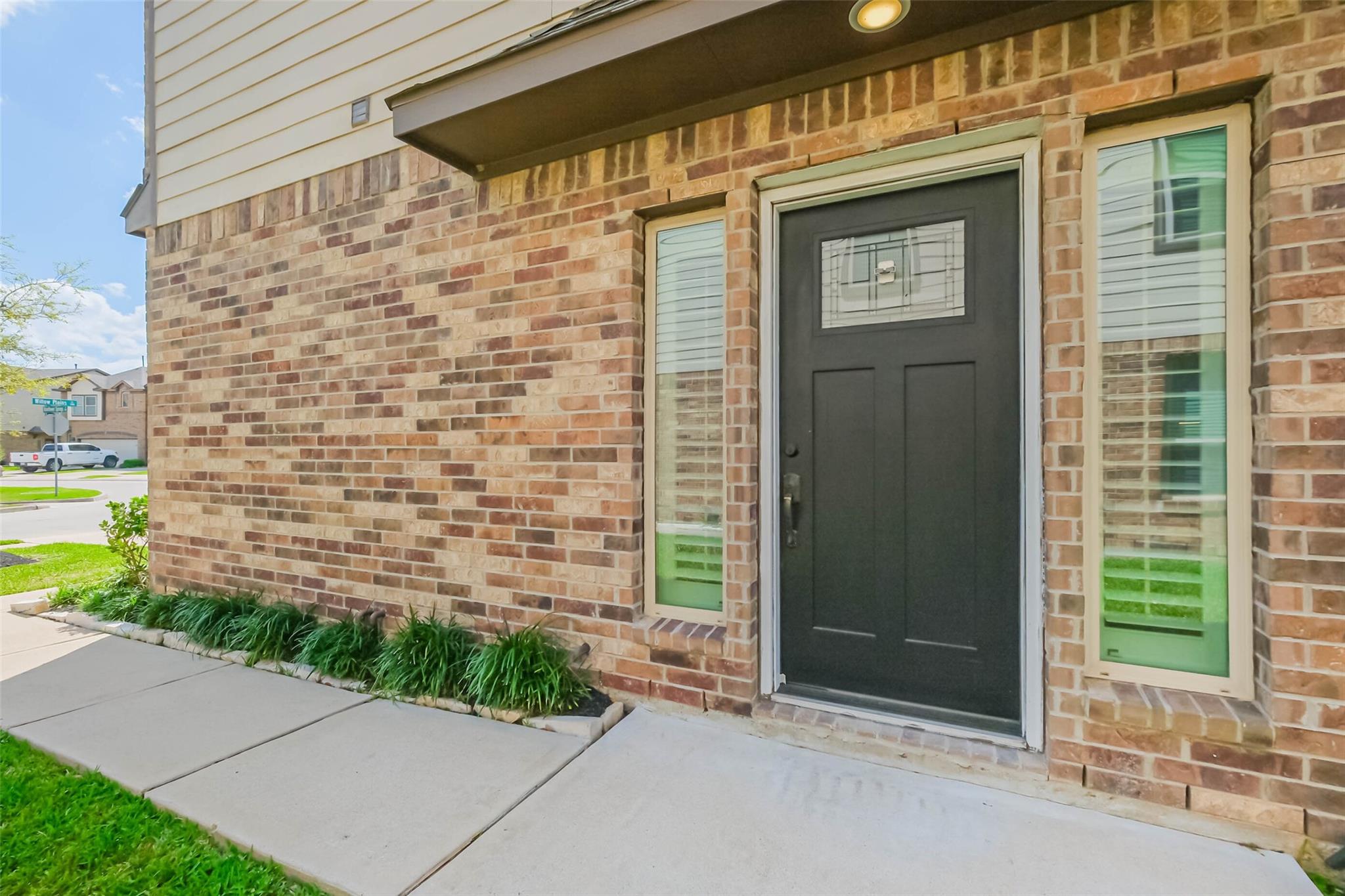 1242 Willow Plains Lane N