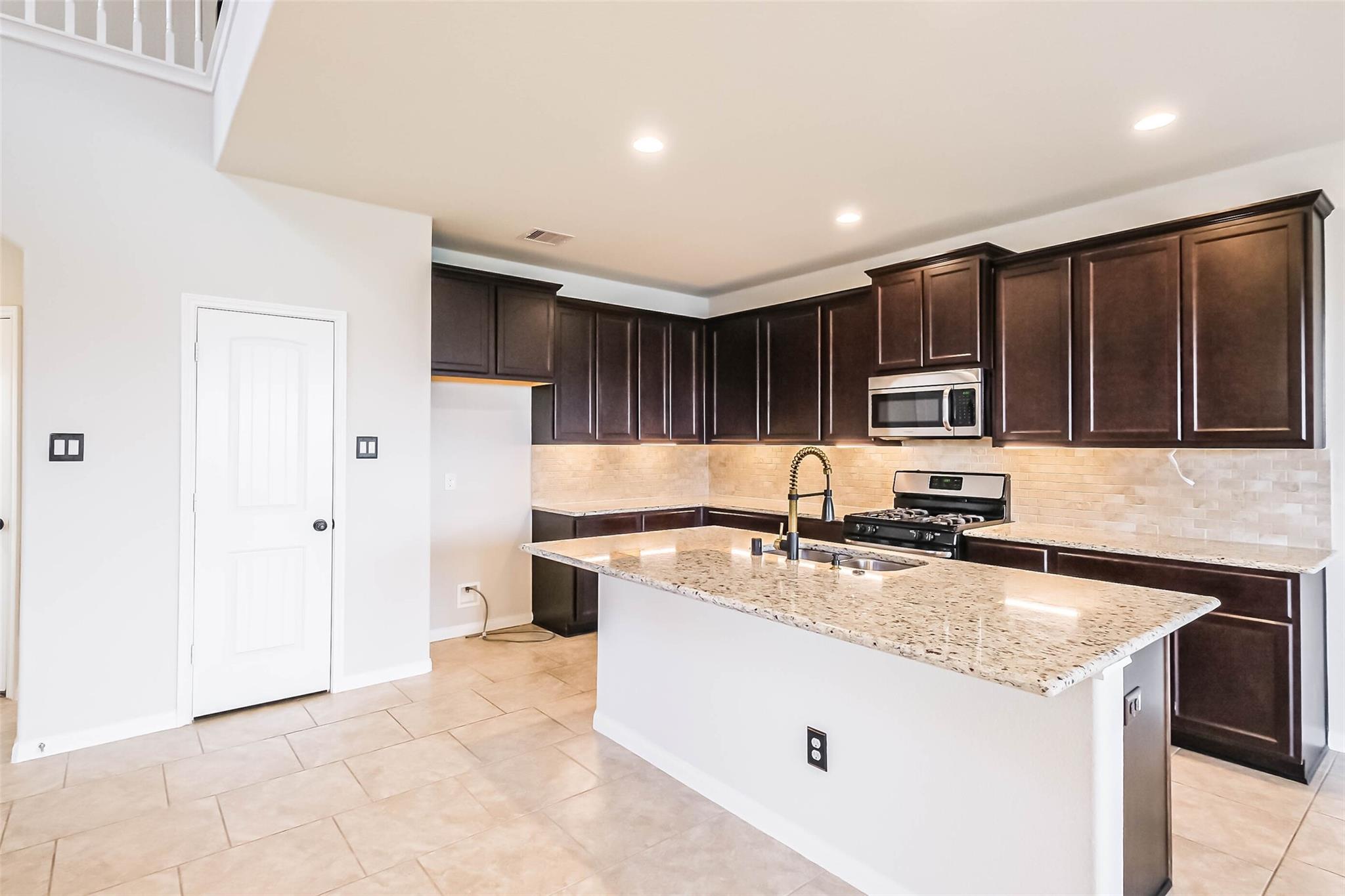 1242 Willow Plains Lane N