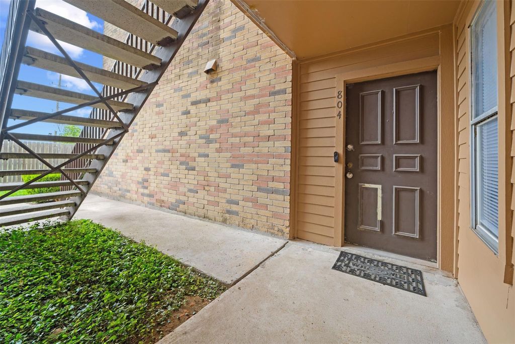 Photo of 10555 Turtlewood Court #804, Houston, TX 77072 (MLS # 8819798)