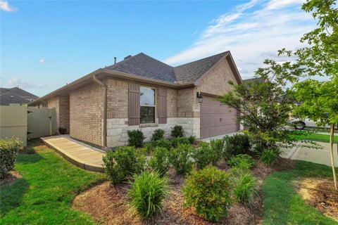 Photo of 16891 Pink Wintergreen Drive, Conroe, TX 77385 (MLS # 42926114)