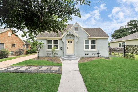 Tiny photo for 609 Reid Street, Houston, TX 77022 (MLS # 73661890)
