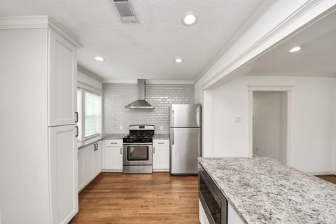 Tiny photo for 609 Reid Street, Houston, TX 77022 (MLS # 73661890)