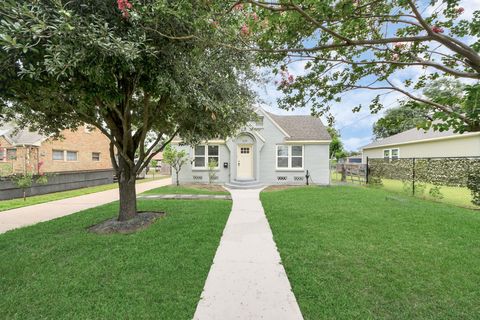 Tiny photo for 609 Reid Street, Houston, TX 77022 (MLS # 73661890)