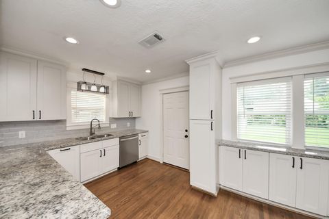 Tiny photo for 609 Reid Street, Houston, TX 77022 (MLS # 73661890)