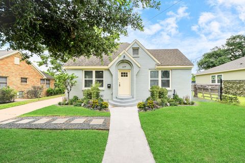 Tiny photo for 609 Reid Street, Houston, TX 77022 (MLS # 73661890)