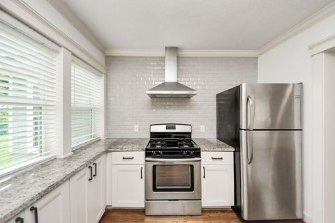 Tiny photo for 609 Reid Street, Houston, TX 77022 (MLS # 73661890)
