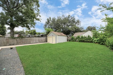 Tiny photo for 609 Reid Street, Houston, TX 77022 (MLS # 73661890)