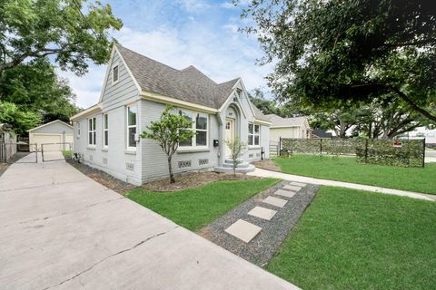 Tiny photo for 609 Reid Street, Houston, TX 77022 (MLS # 73661890)