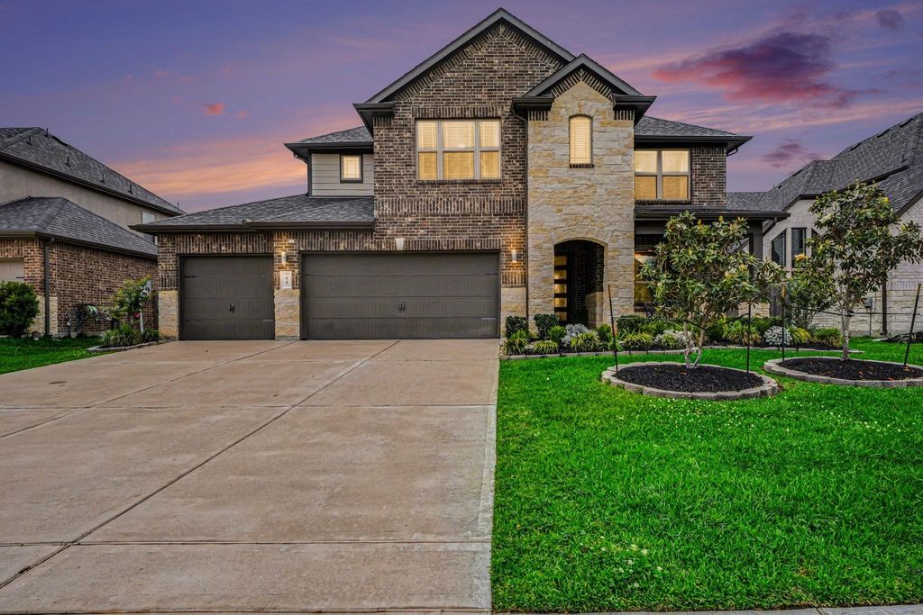 Photo of 94 Dorado Drive, Friendswood, TX 77546 (MLS # 41797104)
