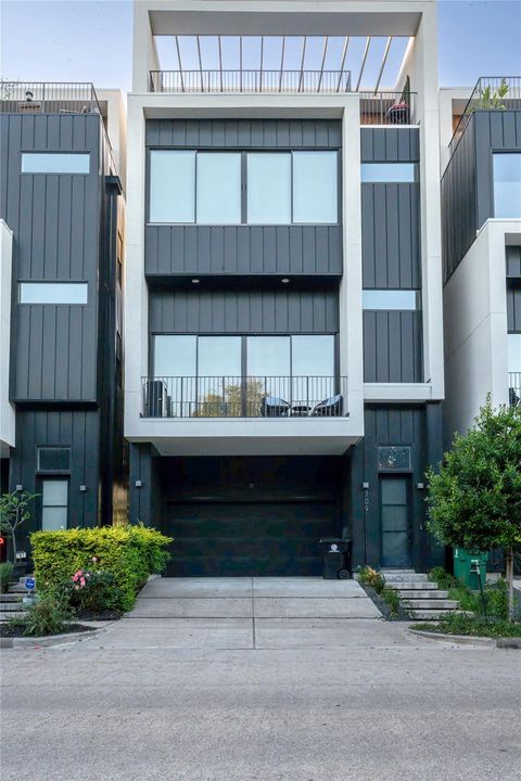 Tiny photo for 709 Memorial Heights Drive, Houston, TX 77007 (MLS # 44579373)