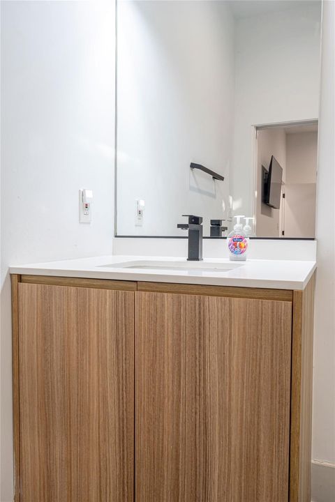 Tiny photo for 709 Memorial Heights Drive, Houston, TX 77007 (MLS # 44579373)