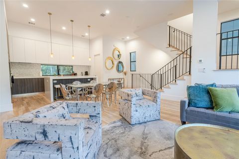 Tiny photo for 709 Memorial Heights Drive, Houston, TX 77007 (MLS # 44579373)