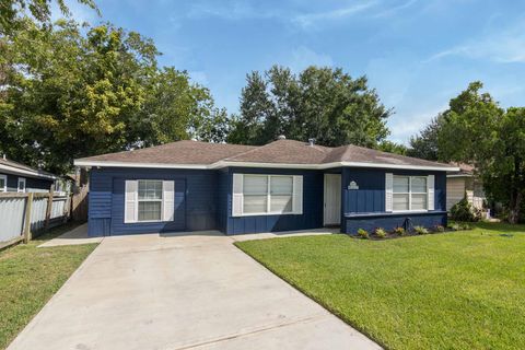 Photo of 1211 Regal Street, Houston, TX 77034 (MLS # 61983084) Photo of 1211 Regal Street, Houston, TX 77034 (MLS # 61983084)