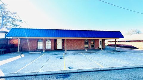 Homes For Sale - 811 N Travis Street<br/> Liberty, TX 77575