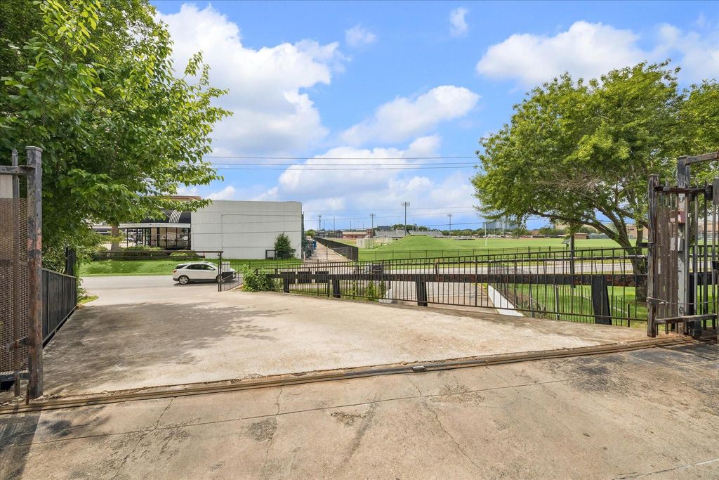 Photo of 781 Country Place Drive #2045, Houston, TX 77079 (MLS # 64533486)