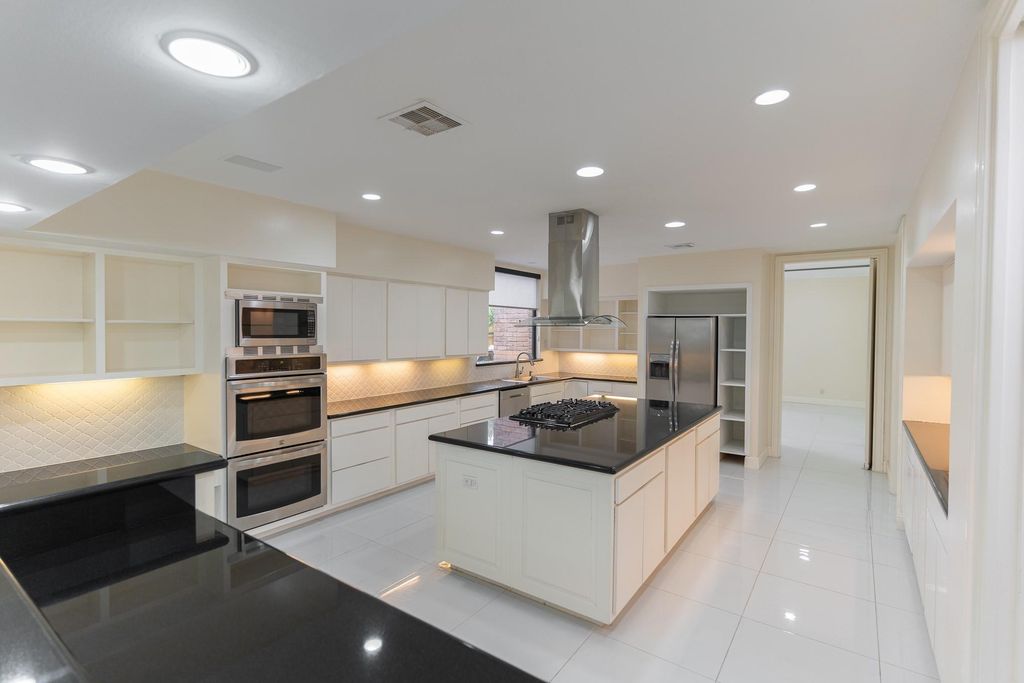 Photo of 8800 Woodway Drive #10, Houston, TX 77063 (MLS # 15162904)