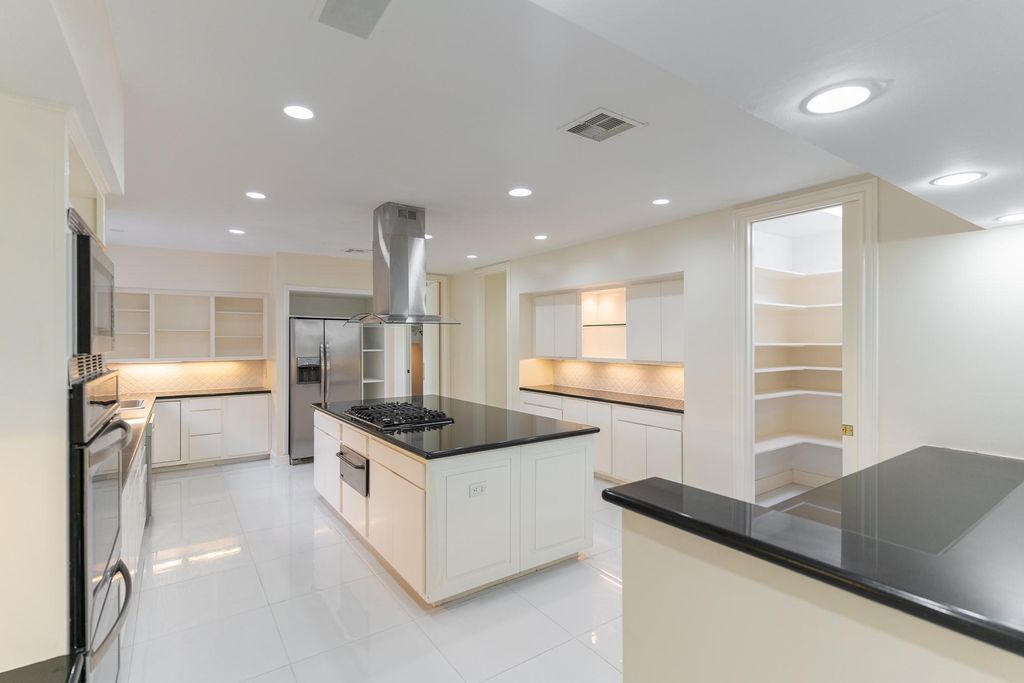 Photo of 8800 Woodway Drive #10, Houston, TX 77063 (MLS # 15162904)