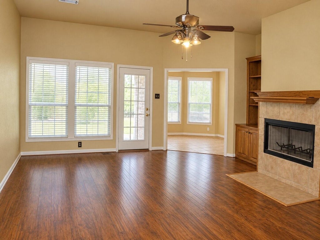 Photo of 421 E Division Street, Pilot Point, TX 76258 (MLS # 95194591)