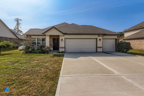 Photo of 12243 N Chestnut Hills Drive, Conroe, TX 77303 (MLS # 88535956) Photo of 12243 N Chestnut Hills Drive, Conroe, TX 77303 (MLS # 88535956)