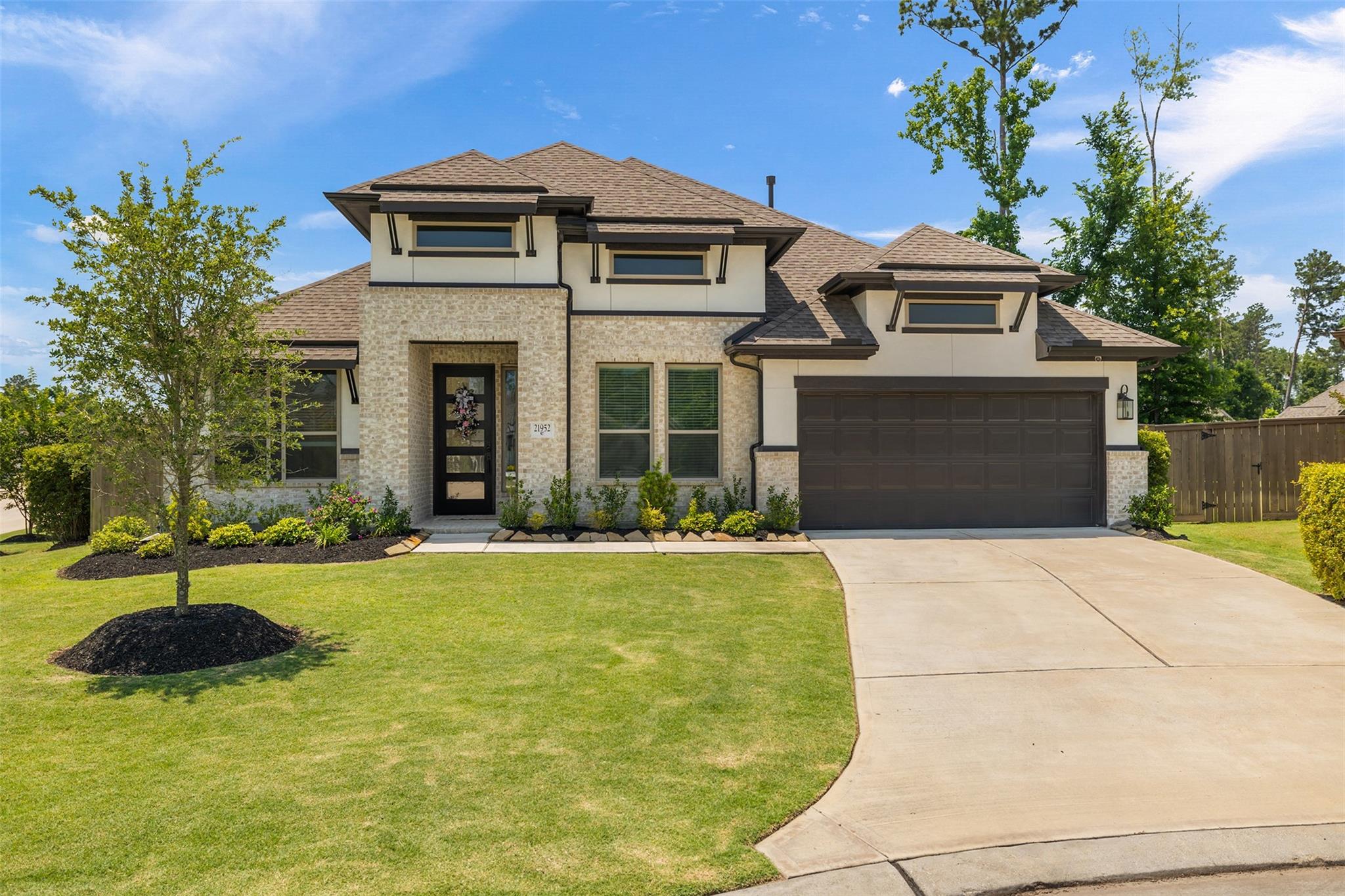 21952 Gateway Arch Drive