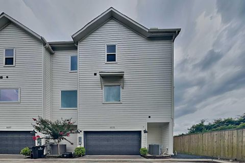 Photo of 6315 Paddington Bend Drive, Houston, TX 77008 (MLS # 31575875)