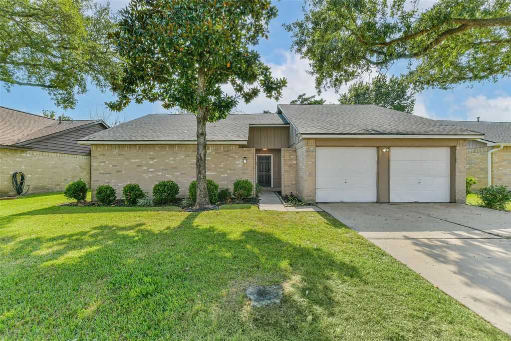 Photo of 745 Otter Creek Drive, La Porte, TX 77571 (MLS # 92271123)